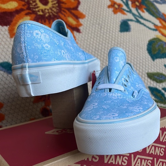 Vans Authentic Platform
(Tonal Floral)Omphldstrwt
VNOA3AV8707 WMNS sneakers - Picture 10 of 16